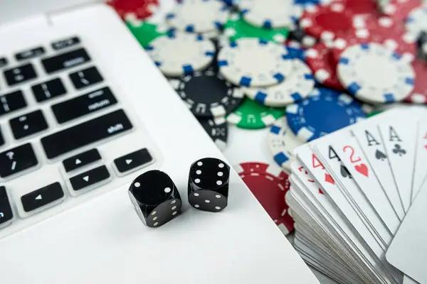 Comparing live betting features with traditional casino gameplay experiences online
